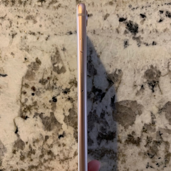 iPhone 8 Plus - Picture 4 of 4